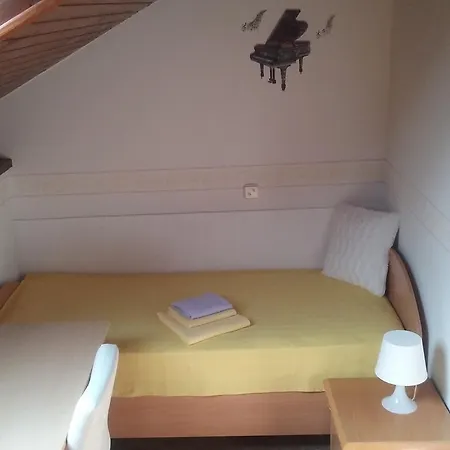 Apartma Eva *